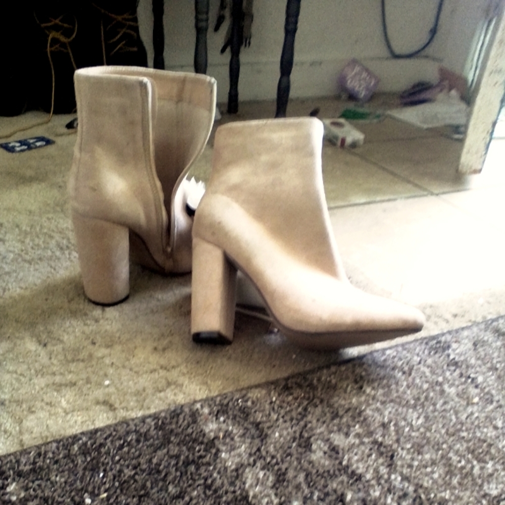 Suede boots sz39 euro fit sz 7 us ( me)